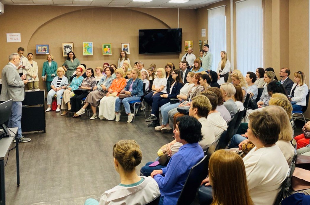 Иллюстрация к новости: «Читающая школа»: конференция в память о Льве Любимове прошла в НИУ ВШЭ в Нижнем Новгороде