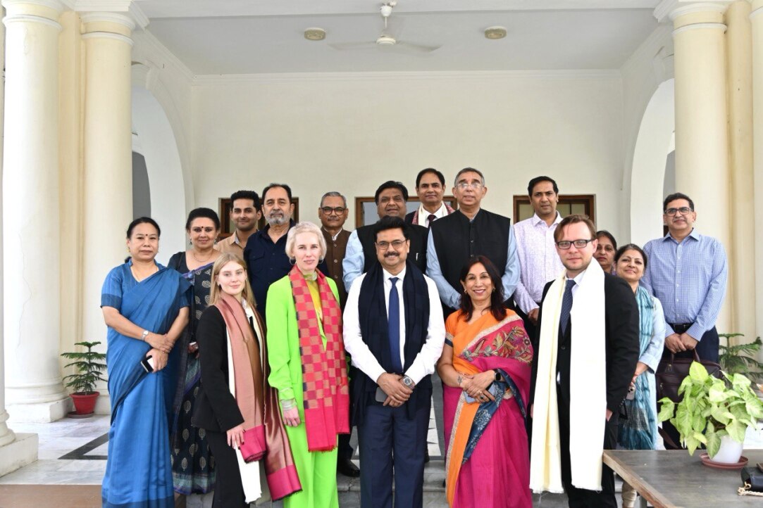 Illustration for news: HSE University–St Petersburg Signs Three Cooperation Agreements with Leading Indian Universities