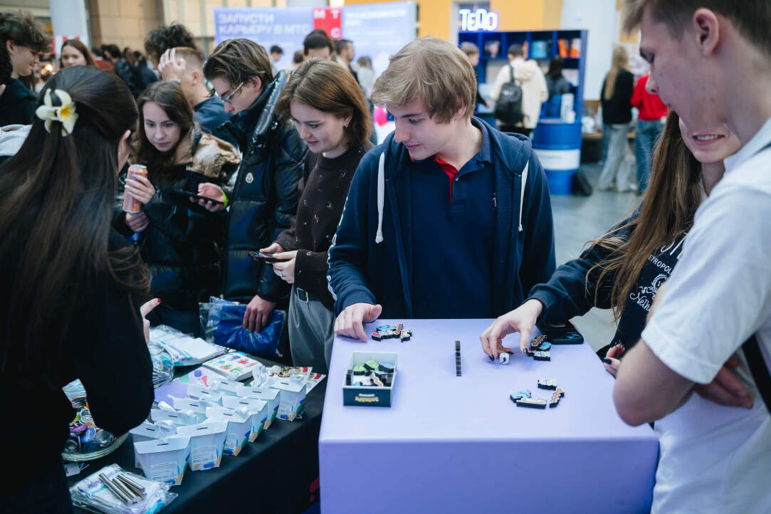 «Это хороший ресурс, чтобы найти работу и познакомиться с новыми людьми» Иллюстрация к новости: «Это хороший ресурс, чтобы найти работу и познакомиться с новыми людьми»